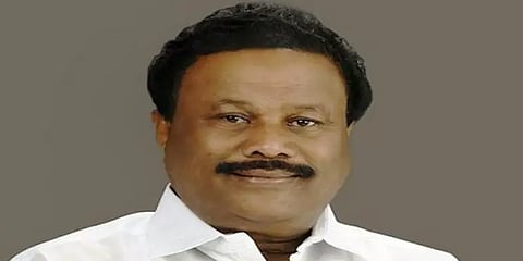 மன்மோகன் சிங்கா? முலாயம் சிங்கா? : அமைச்சர் திண்டுக்கல் சீனிவாசன் பேச்சால் சலசலப்பு