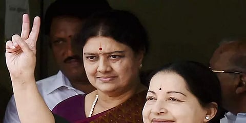 இணைப்பு முதல் ஓய்வு வரை... சசிகலாவுக்கு முன்னே 6 'வாய்ப்புகள்' - அடுத்து என்ன?
