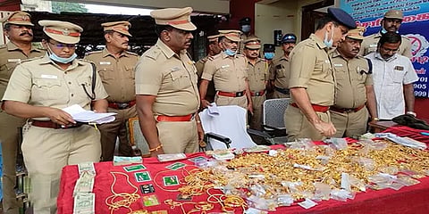 சீர்காழி கொள்ளை: 12.5 கிலோ நகை பறிமுதல்; காட்சிப்படுத்தப்பட்ட நகை, ரொக்கம், துப்பாக்கிகள்!
