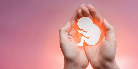 சாதி மறுப்பு திருமணம் செய்த பெண்ணுக்கு கருக்கலைப்பு - பெற்றோர் கைது