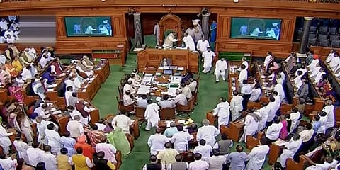 விவசாயிகள் பிரச்னை: தொடர் அமளியால் நாடாளுமன்றம் முடக்கம்!