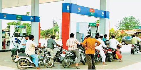 ’பெட்ரோல், டீசல் மீதான வரியை அரசு குறைத்தால் மட்டுமே விலை குறையும்’ - எண்ணெய் நிறுவனங்கள்