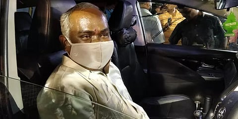 பெங்களூரு டூ சென்னை... 23 மணி நேர பயணம்.. சசிகலாவின் கார் டிரைவர் யார் தெரியுமா?