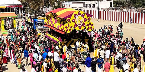 திண்டுக்கல்: விமர்சையாக நடைபெற்ற  ஸ்ரீகோட்டை மாரியம்மன் திருக்கோவில் பூத்தேரோட்டம்