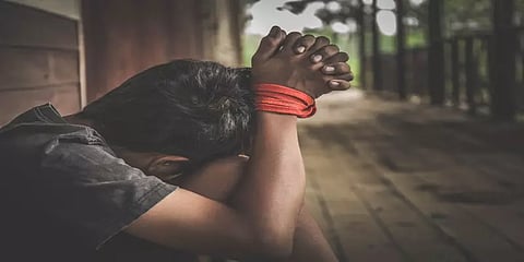 உ.பி: சிறுவனை பாலியல்வன்கொடுமை செய்த இளைஞர் -  4அறை, 1 லட்சம் அபராதம் விதித்த பஞ்சாயத்து