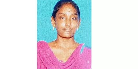 டைபாய்டு காய்ச்சலை பேய் பிடித்ததாக நம்பிய தந்தை: பரிதாபமாக உயிரிழந்த மகள்!