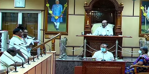 புதுச்சேரியில் கவிழ்ந்தது காங்கிரஸ் அரசு!