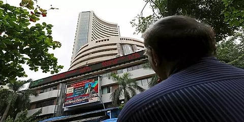 1600 புள்ளிகள் சரிவுடன் தொடங்கிய மும்பை பங்கு சந்தை!