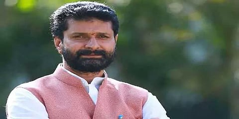 பொதுமக்களை கவர்வதற்காக ராகுல் ஒரு கோமாளியை போல செயல்படுகிறார் - சிடி.ரவி