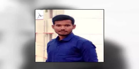 பரீட்சையில் திரைப்பட பாடல் எழுதியதால் கிண்டல், வெளியேற்றம்:  மாணவர் எடுத்த சோக முடிவு