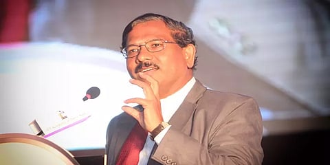 "அதிமுக தேர்தல் அறிக்கையும் ரஜினி மாதிரி!" - அமைச்சர் மாஃபா பாண்டியராஜன்
