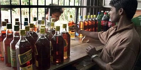 விலைப்பட்டியல் வையுங்க; வாடிக்கையாளர்களுக்கு பில் கொடுங்க- டாஸ்மாக் கடைகளுக்கு சுற்றறிக்கை