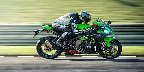 இந்தியாவில் அறிமுகமானது புதிய கவாஸ்கி நிஞ்சா ZX -10R பைக் -  சிறப்பம்சங்கள் என்னென்ன?