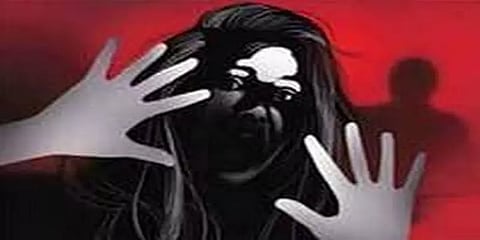 பெண் பயணியிடம் செல்போன் எண் கேட்ட பாக். விமான நிலைய அதிகாரி சஸ்பெண்ட்
