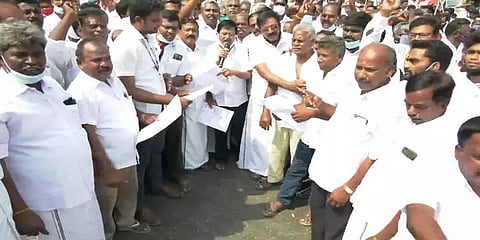 ஆ.ராசா அவதூறு பேச்சு :  தமிழத்தின் பல்வேறு இடங்களில் போராட்டம்.