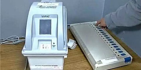 எதற்கு வாக்களித்தாலும் பாஜக சின்னம் பதிவாவதாக புகார் - வாக்குப்பதிவு நிறுத்தம்