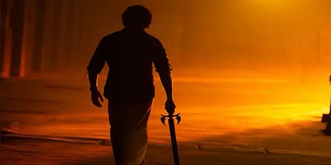 வாளேந்தி நிற்கும் சூர்யா...!  ’சூர்யா 40’ படத்தின் புகைப்படம் வெளியீடு!