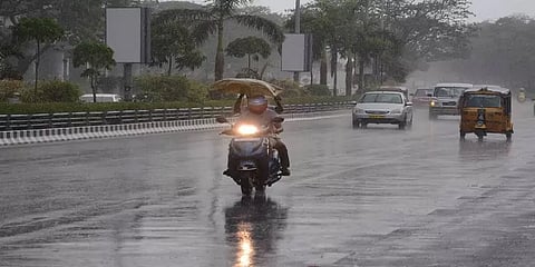 தென் தமிழக கடலோர மாவட்டங்களில் லேசான மழைக்கு வாய்ப்பு