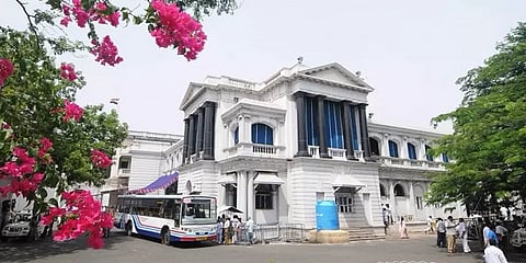 அடுத்தடுத்து அதிரடிகள்... இப்போது தமிழக அரசின் நிர்வாக முடிவுகள் எடுக்கப்படுவது எப்படி?