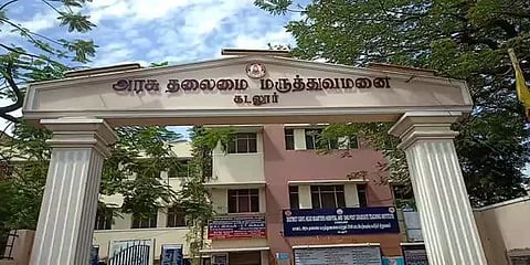 உடலை மாற்றி ஒப்படைத்த அரசு மருத்துவமனை - அடக்கம் செய்யப்பட்ட உடலை கேட்டு உறவினர் கோரிக்கை