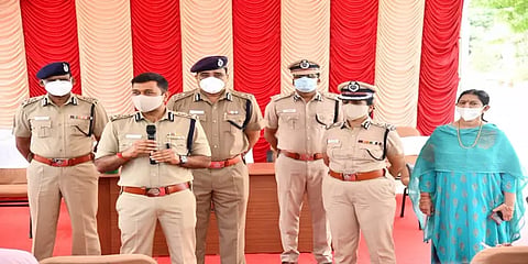 "நாள் ஒன்றுக்கு 15 காவலர்கள் கொரோனாவால் பாதிக்கப்படுகின்றனர்”  - சென்னை காவல் ஆணையர்