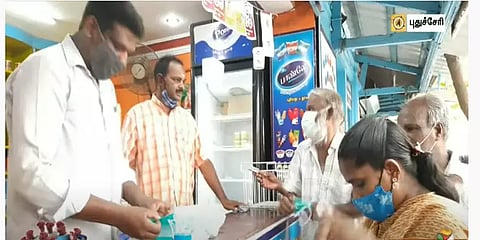 புதுச்சேரி: பால் வினியோகம் செய்யும் பூத்துகளில் ஒரு ரூபாய்க்கு ஒரு முகவசம் விற்பனை