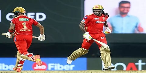 கெயில் - கே.எல். ராகுல் அதிரடி! மும்பையை 9 விக்கெட் வித்தியாசத்தில் வென்றது பஞ்சாப்!