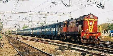 ஞாயிற்றுக்கிழமைகளில் முழு முடக்கம் :  16 சிறப்பு ரயில்களை ரத்து செய்தது தெற்கு ரயில்வே