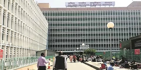 டெல்லி எய்ம்ஸ் அவசர சிகிச்சை மையம் மூடல் - ஆக்சிஜன் பற்றாக்குறை காரணம் என தகவல்