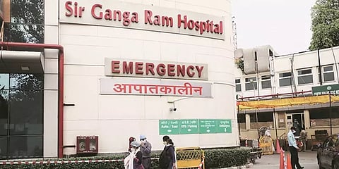 ஆக்சிஜனுக்காக பிச்சை எடுக்கும் நிலையில் இருக்கிறோம் - கங்காராம் மருத்துவமனை