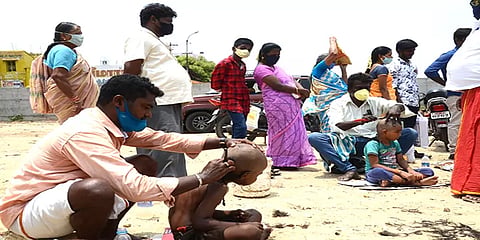 மதுரை சித்திரை திருவிழா: தடையை மீறி மொட்டையடித்து நேர்த்திக்கடன் செலுத்திய பக்தர்கள்
