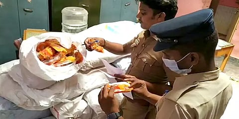 திருவள்ளூர்: வீட்டில் பதுக்கி வைத்திருந்த ரூ.3  லட்சம் மதிப்புள்ள 600 கிலோ குட்கா பறிமுதல்