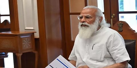 கொரோனா தடுப்பு நடவடிக்கைகள் : முக்கிய துறை அமைச்சர்களுடன் பிரதமர் நாளை ஆலோசனை