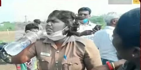 சிவகாசி: இரு கிராமத்தினர் இடையே பிரச்னை - சாலைமறியலில் பெண் போலீஸ் மண்டை உடைப்பு