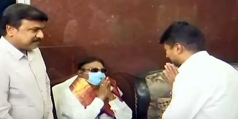 விஜயகாந்தை திடீரென நேரில் சந்தித்த  உதயநிதி ஸ்டாலின்!