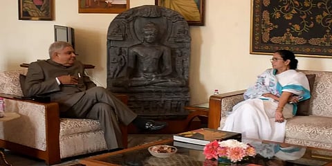 3வது முறை முதலமைச்சரானார் மம்தா - பதவியேற்பு விழாவில் மரபை மீறினாரா ஆளுநர் ஜகதீப் தன்கர் ?