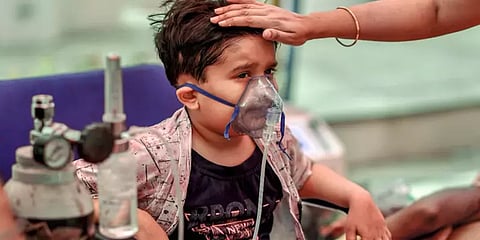 மிரட்டும் கொரோனா இரண்டாவது அலை - விரைவாக நிரம்பும் ஆக்சிஜன் படுக்கைகள்: ஓர் அலசல்