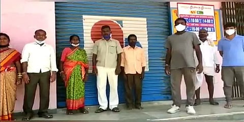 தெலங்கானா: தாலியில் கோர்க்க வேண்டிய தங்கமணி குண்டுகளை திருடிச்சென்ற புரோகிதரால் பரபரப்பு