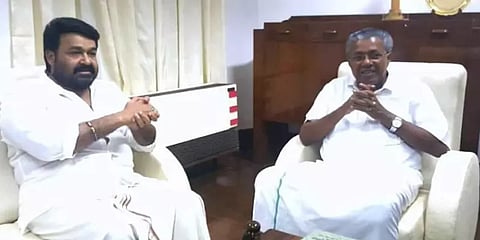 ’உலகிற்கு ஒரு முன்மாதிரியாக கேரளா  இருக்கட்டும்’ - பினராயி விஜயனுக்கு மோகன்லால் வாழ்த்து