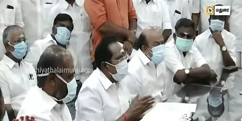 ``எதிர்க்கட்சிகளின் தொகுதிகளுக்கு தடுப்பூசிகளை ஒதுக்குவதில் பாரபட்சம்`` - ஆர்.பி.உதயகுமார்