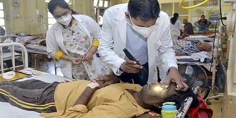 தலைநகர் டெல்லியில் 1044 பேருக்கு கருப்பு பூஞ்சை பாதிப்பு!