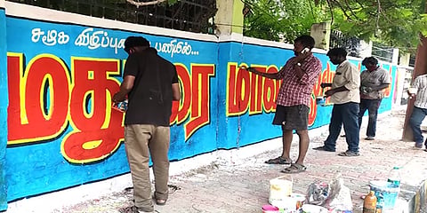 ஓவியங்கள் மூலம் கொரோனா விழிப்புணர்வை ஏற்படுத்தும் மதுரை ஓவியர்களுக்கு குவியும் பாராட்டு
