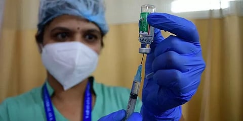 கொரோனா தடுப்பூசி செலுத்திக் கொண்டால்... - அரசு வங்கிகள் அதிரடி ஆஃபர்