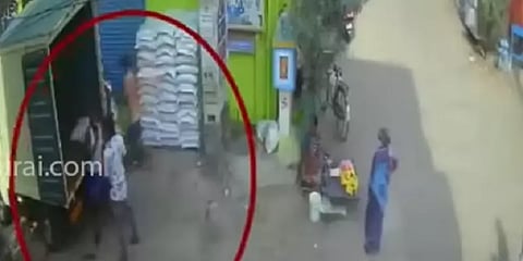 சென்னை: வியாசர்பாடியில் குடிபோதையில் பட்டாக்கத்தியுடன் தகராறில் ஈடுபட்ட நபர் கைது