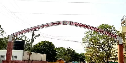 பட்டாக்கத்தி முனையில் மதுபாட்டில்கள் கொள்ளை - தப்பியோடிய நபர்களை விரட்டி பிடித்த போலீசார்