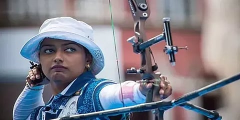 தீபிகா குமாரி : ஆட்டோ ரிக்‌ஷா ஓட்டுநரின் மகள் உலகின் நம்பர் 1 வில்வித்தை வீராங்கனை ஆன கதை!