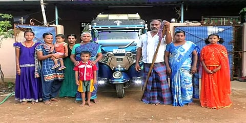 மாற்றி யோசித்த மாற்றுத்திறனாளி: ஆட்டோவை சொகுசு காராக மாற்றி பயணம்