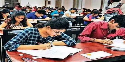 தனித்தேர்வர்கள் தேர்ச்சி : உயர் நீதிமன்றத்தில் வழக்கு
