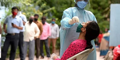 நேற்றைய பாதிப்பை விட சற்று குறைவு - இந்தியாவில் புதிதாக 43,071 பேருக்கு கொரோனா உறுதி