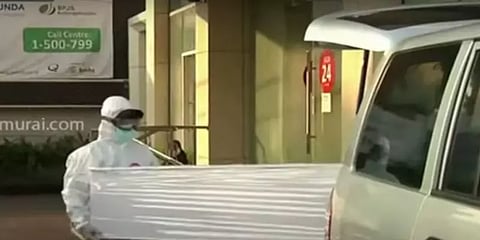 இந்தோனேசியாவில் வேகமாக பரவும் டெல்டா வைரஸ் - சவப்பெட்டிக்கு குவியும் ஆர்டர்கள்